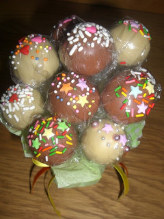 A picture of American-Style Cake Pops.