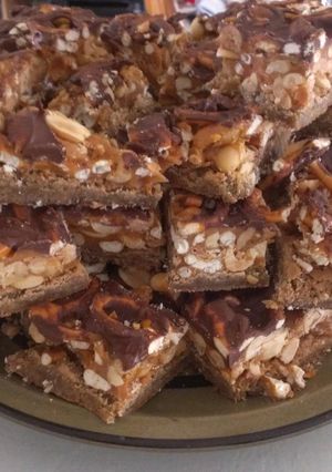 A picture of Salty Carmel Peanut & Pretzel Bars.