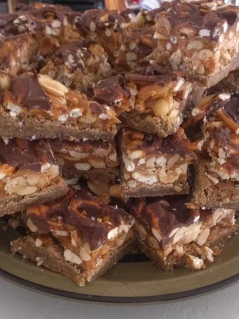 Recipe Salty Carmel Peanut &amp; Pretzel Bars the So Delicious Makes you drool