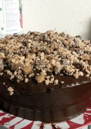 A picture of yellow almond rocha cake.