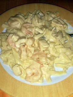 A picture of Chicken and shrimp Alfredo.