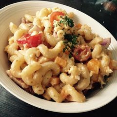 A picture of Sunset Pesto Salad.