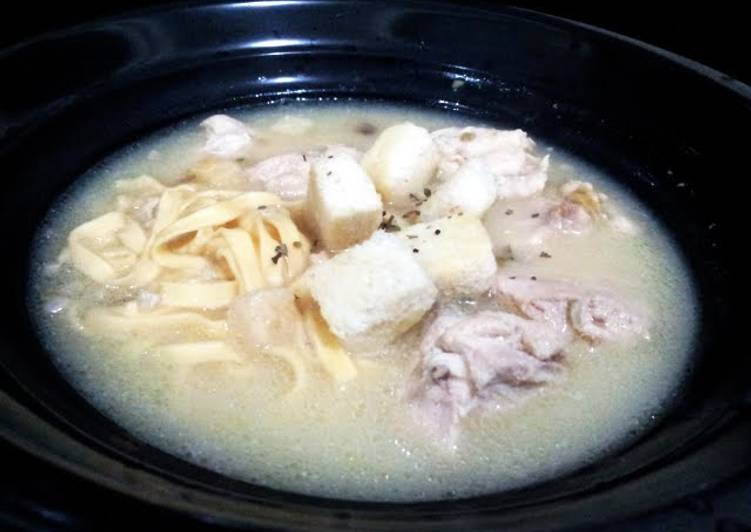 Steps to Make Speedy Chicken Cendawan Egg Noodle Soup