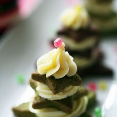 A picture of Cream Cheese for Christmas Petit Four.