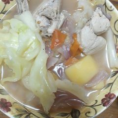 A picture of Chicken soup (nilagang manok).