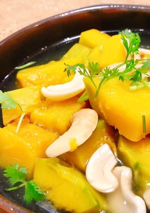 Hình của món Canh bí đỏ hạt điều.