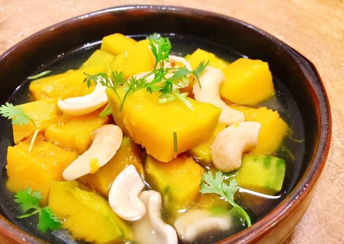 Cách Làm Món Canh bí đỏ hạt điều của Bảo Bình - Cookpad