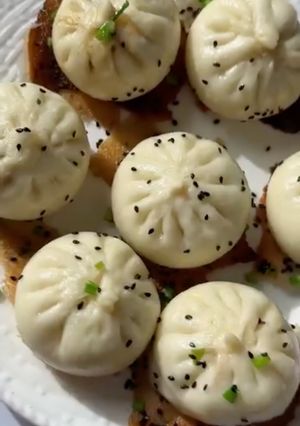 A picture of Pan-Fried Bao Zi.