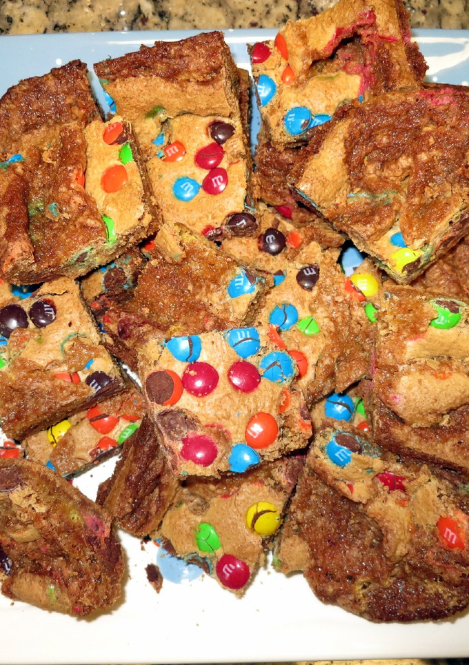 A picture of Ooey Gooey Bars.