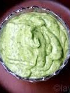 A picture of avocado sauce.