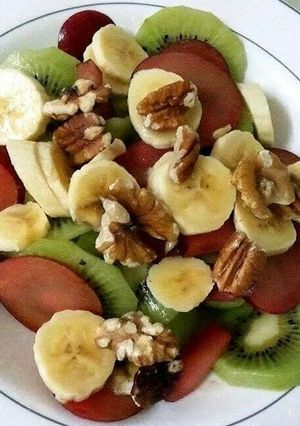 A picture of Fruit Salad with yogurt.
