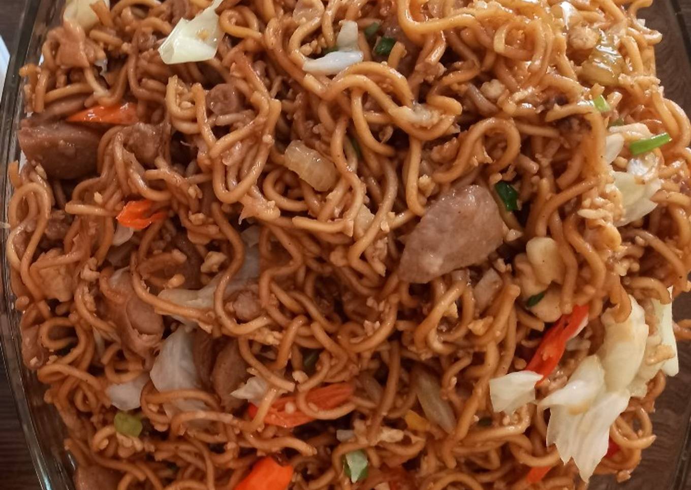 Mie goreng ayam baso pedas manis