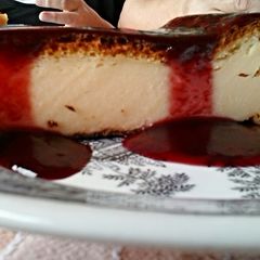 A picture of Cheescake & raspberry sauce.