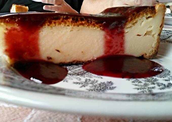 Recipe of Quick Cheescake & raspberry sauce
