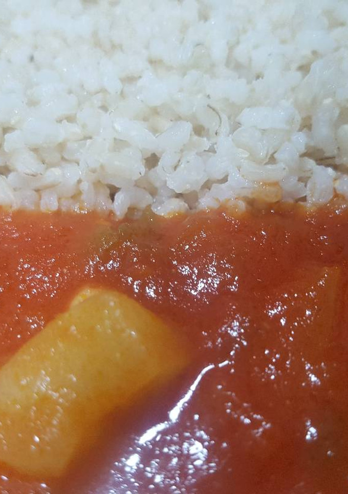 Una foto de Arroz integral con Pisto!🍚🍅🍴