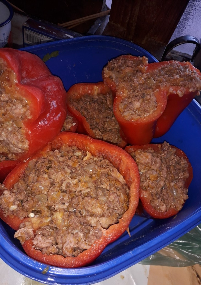 Una foto de Morrones rellenos en estofado con papas