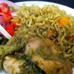 A picture of Arroz con Pollo (Peruvian style).