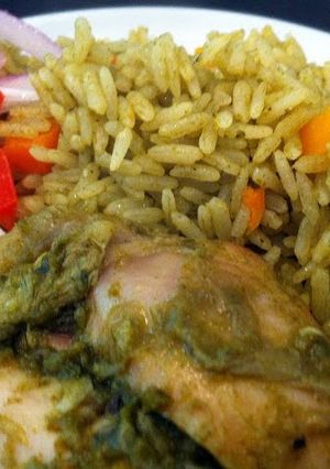 A picture of Arroz con Pollo (Peruvian style).