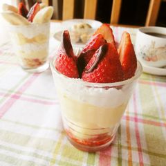 A picture of Mini Strawberry and Chocolate Parfait.