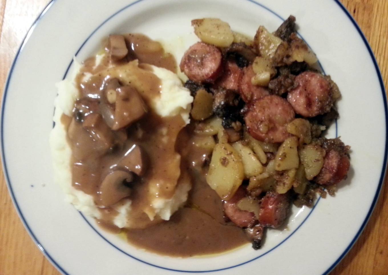 taisen's polish kielbasa w/onion and mushroom