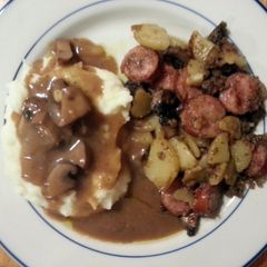 A picture of taisen's polish kielbasa w/onion and mushroom.