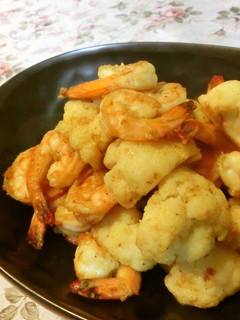A picture of Curry Flavored Stir-fried Prawn and Cauliflower.