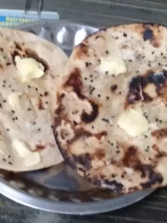બટર નાન (butter Naan recipe in Gujarati) રેસીપી મુખ્ય ફોટો