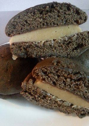 A picture of Chocolate Peanut Butter Buttercream " Whoopie " Pies.