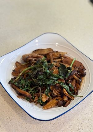 三杯鴻禧菇玉米筍 的食譜成品照片