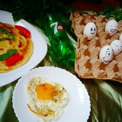 A picture of Half fry egg.