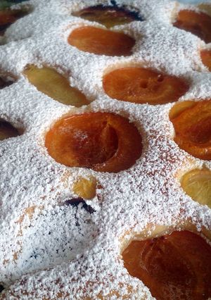 A picture of Delicious, light and easy summer cake.