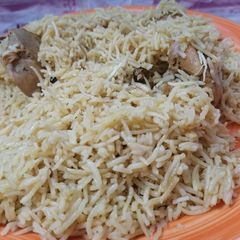 A picture of Chicken pulao.