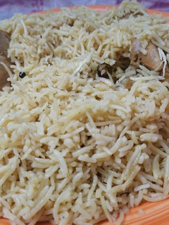 A picture of Chicken pulao.