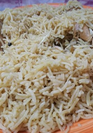 A picture of Chicken pulao.