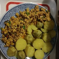 A picture of Boiled Potato and Egg Sauce.