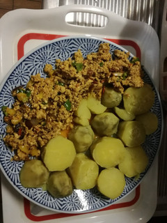 A picture of Boiled Potato and Egg Sauce.