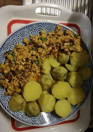 A picture of Boiled Potato and Egg Sauce.