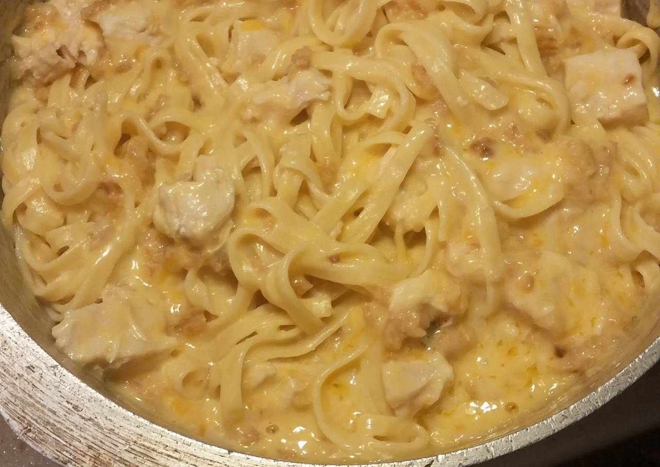 Creamy cheese chicken fetuccini