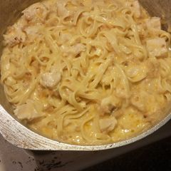 A picture of Creamy cheese chicken fetuccini.