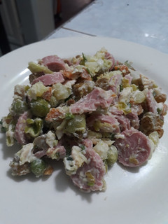 Una foto de Ensalada semi rusa
