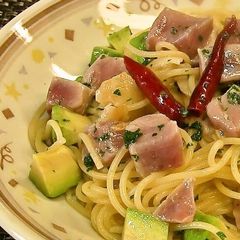 A picture of Avocado and Tuna Aglio Olio e Peperoncino.