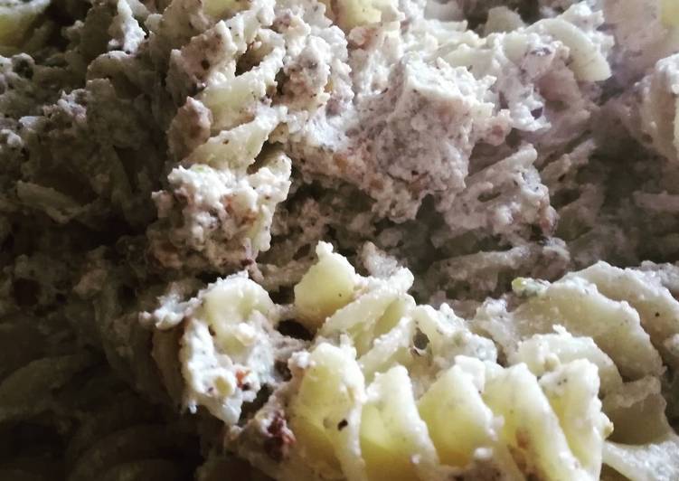 Eliche giganti con crema di ricotta e frutta secca