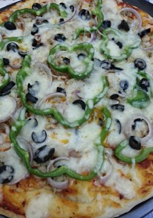 A picture of Chicken Super Supreme Pizza.
