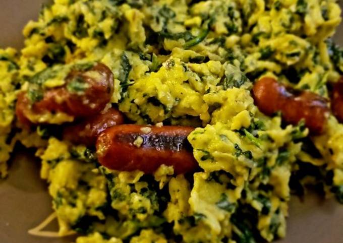 Scrambled Eggs with Spinach and Grilled Sausage