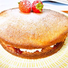 A picture of Victoria sponge cake.