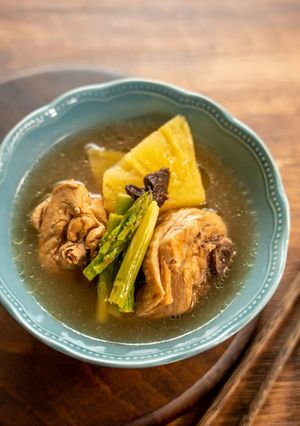 【老菜脯蘆筍鳳梨雞湯】春分節氣燉湯，高纖香甜抗氧化 的食譜成品照片