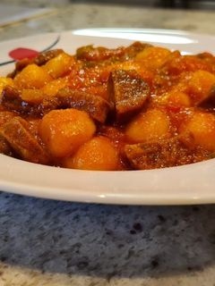 Una foto de Ñoquis con tomate y chorizo