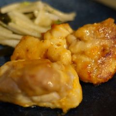 A picture of Grilled chicken with garlic miso.
