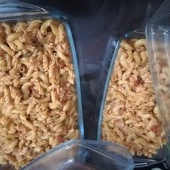 A picture of Pasta in red sauce.