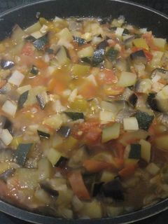 Una foto de Pisto con calabaza, patata y para completar.